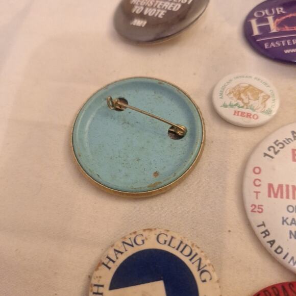 lot of vtg 26 pinback buttons Pins Various Batman To Lita Ford To 4H - Picture 11 of 11